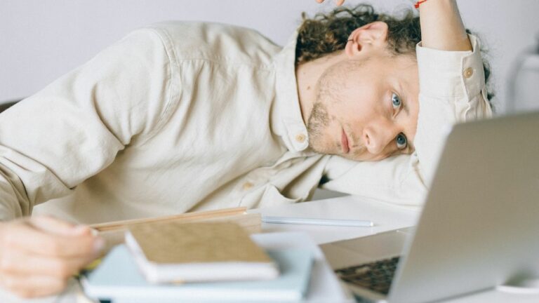 Ad Fatigue : Comment Éviter que vos Clients se Lassent de vos Publicités ? (Sur Facebook)