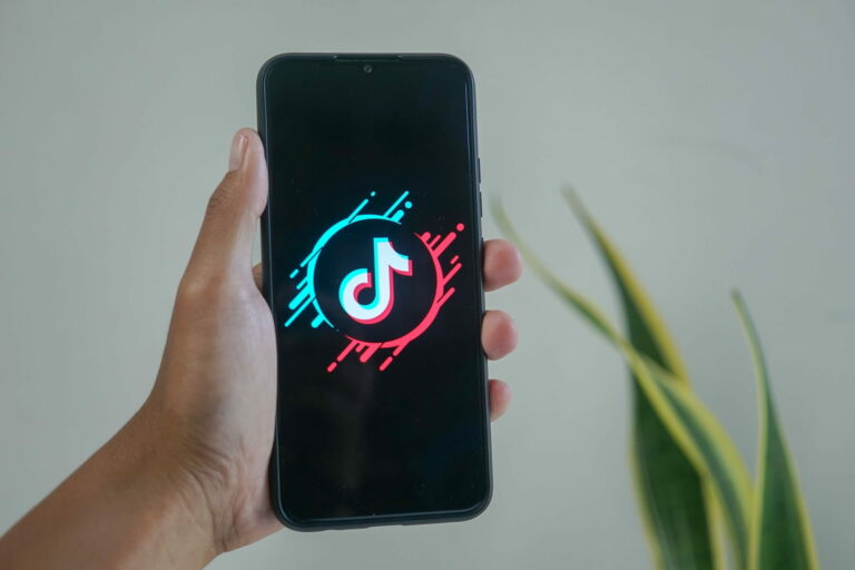 TikTok : L’algorithme n’est pas le seul à décider quelles vidéos seront mises en avant
